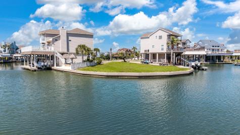 547 Sunset Circle Tiki Island TX 77554