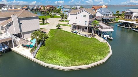 547 Sunset Circle Tiki Island TX 77554