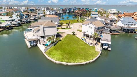 547 Sunset Circle Tiki Island TX 77554