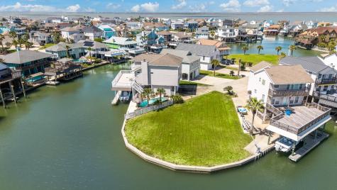 547 Sunset Circle Tiki Island TX 77554