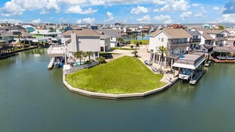 547 Sunset Circle Tiki Island TX 77554