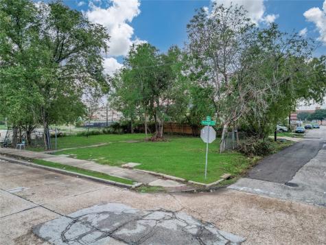 3350 Holman Street Houston TX 77004
