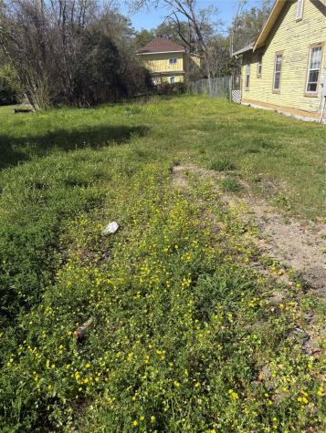 2086 Liberty Street Beaumont TX 77701