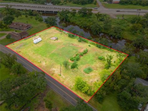 315 Edgewater Street Clute TX 77531