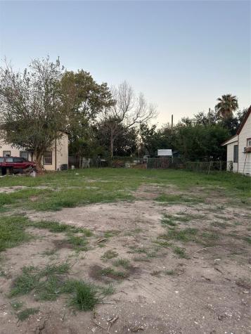 6711 Eastwood Street Houston TX 77021