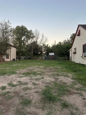 6711 Eastwood Street Houston TX 77021