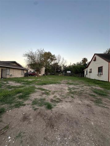 6711 Eastwood Street Houston TX 77021