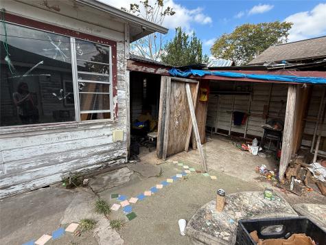 4011, 4017 Terry Street Houston TX 77009