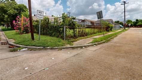 4202 Billingsley Street Houston TX 77009