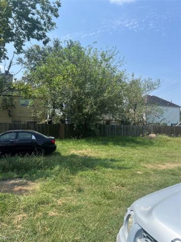 7050 Inwood Park Drive Drive Houston TX 77088