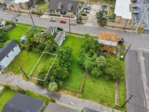 3911 Winnie Rear Street Galveston TX 77550