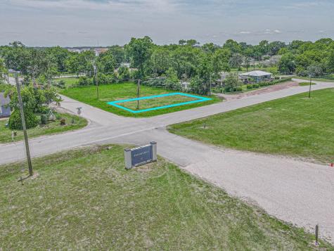 317 Woodson Street Willis TX 77378