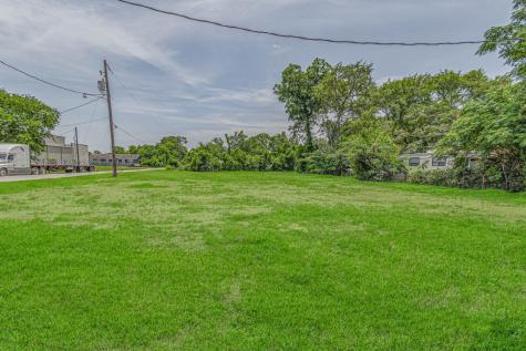 317 Woodson Street Willis TX 77378