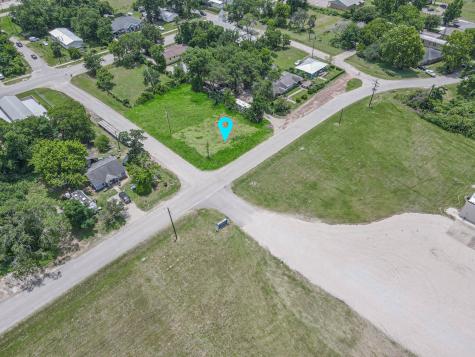 317 Woodson Street Willis TX 77378