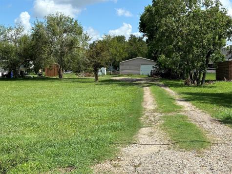 364 County Road 296 Alvin TX 77511