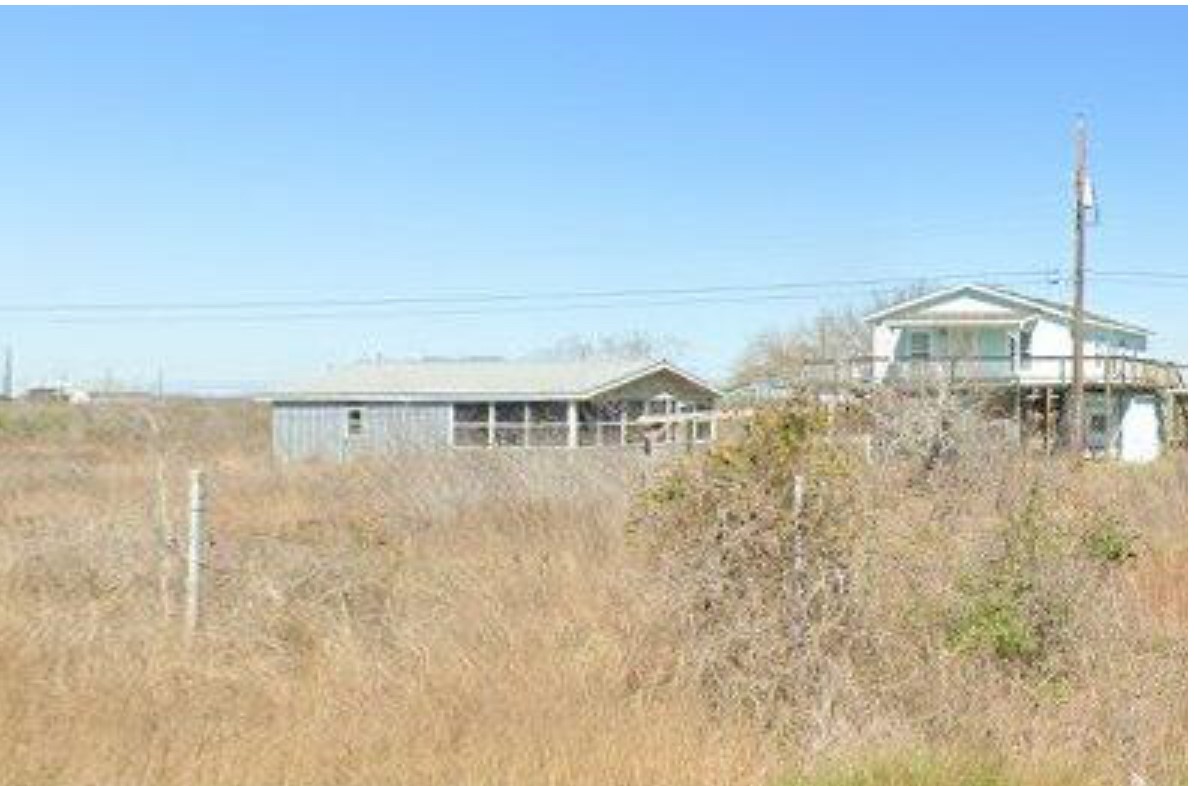 300 W Royal Oak Lane Rockport TX 78382