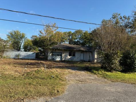 1809 S Main Street Highlands TX 77562