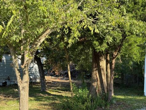1809 S Main Street Highlands TX 77562