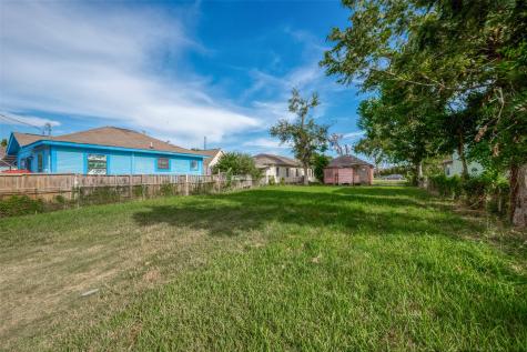 1126 Luzon Street Houston TX 77009