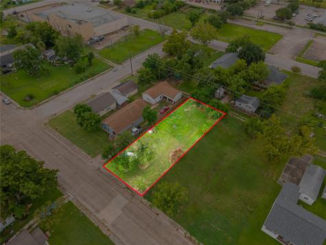 922 W 4th Street Freeport TX 77541