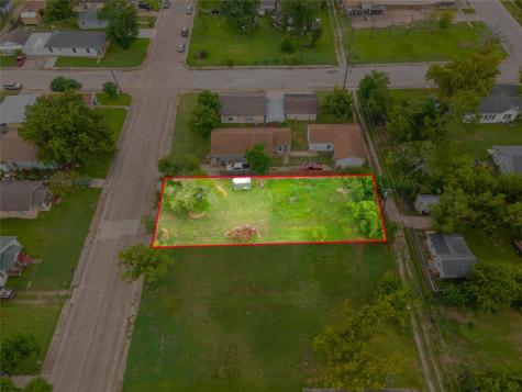 922 W 4th Street Freeport TX 77541