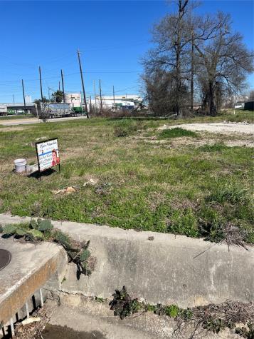 626 N 1st Street La Porte TX 77571