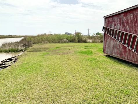 1476 Mabry Street Gilchrist TX 77617