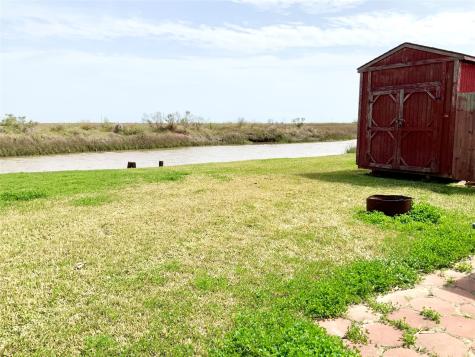 1476 Mabry Street Gilchrist TX 77617