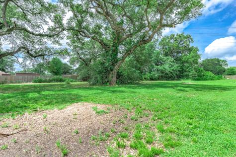 516 Brazosport Boulevard South Clute TX 77531