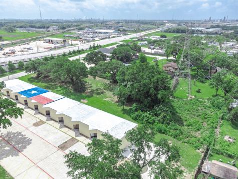 516 Brazosport Boulevard South Clute TX 77531