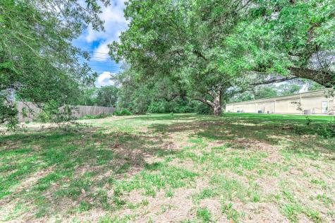 516 Brazosport Boulevard South Clute TX 77531