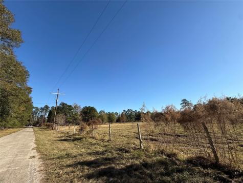 709 County Road 3880 Cleveland TX 77328