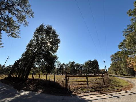 709 County Road 3880 Cleveland TX 77328