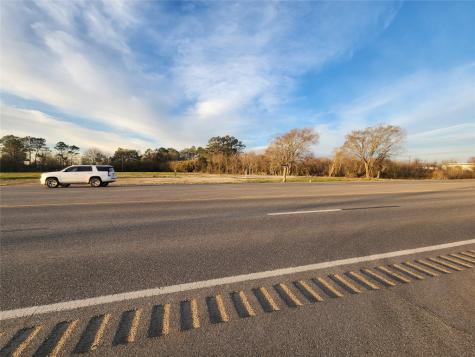 3610 E Highway 6 Alvin TX 77511