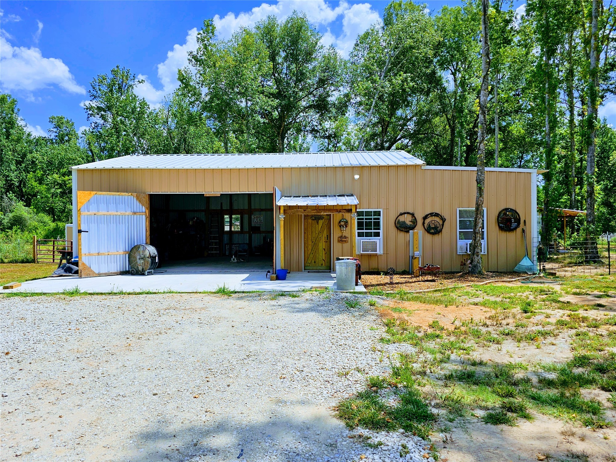 3174 County Road 2068 Hull TX 77564