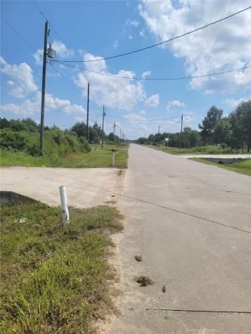 1153 County Road 3556 Cleveland TX 77327