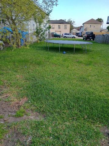 5016 1/2 Avenue M1/2 Galveston TX 77551