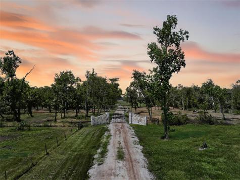 107 Fulbright Drive Angleton TX 77515