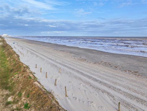 3810 Wentletrap Galveston TX 77554