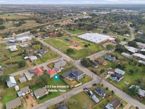 233 S San Antonio Street Bellville TX 77418