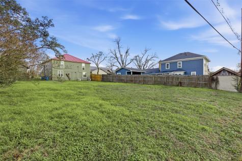 233 S San Antonio Street Bellville TX 77418