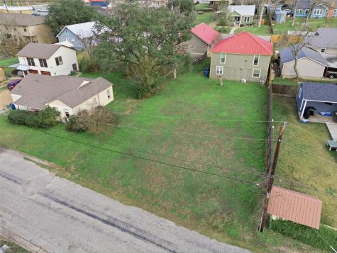 233 S San Antonio Street Bellville TX 77418