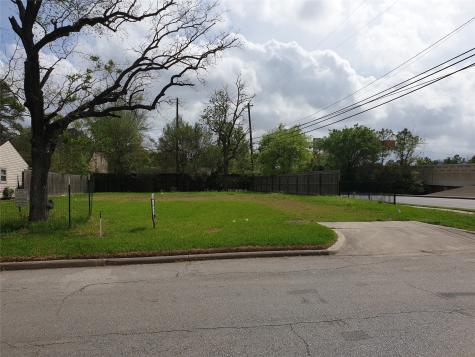 4629 Maple Street Bellaire TX 77401