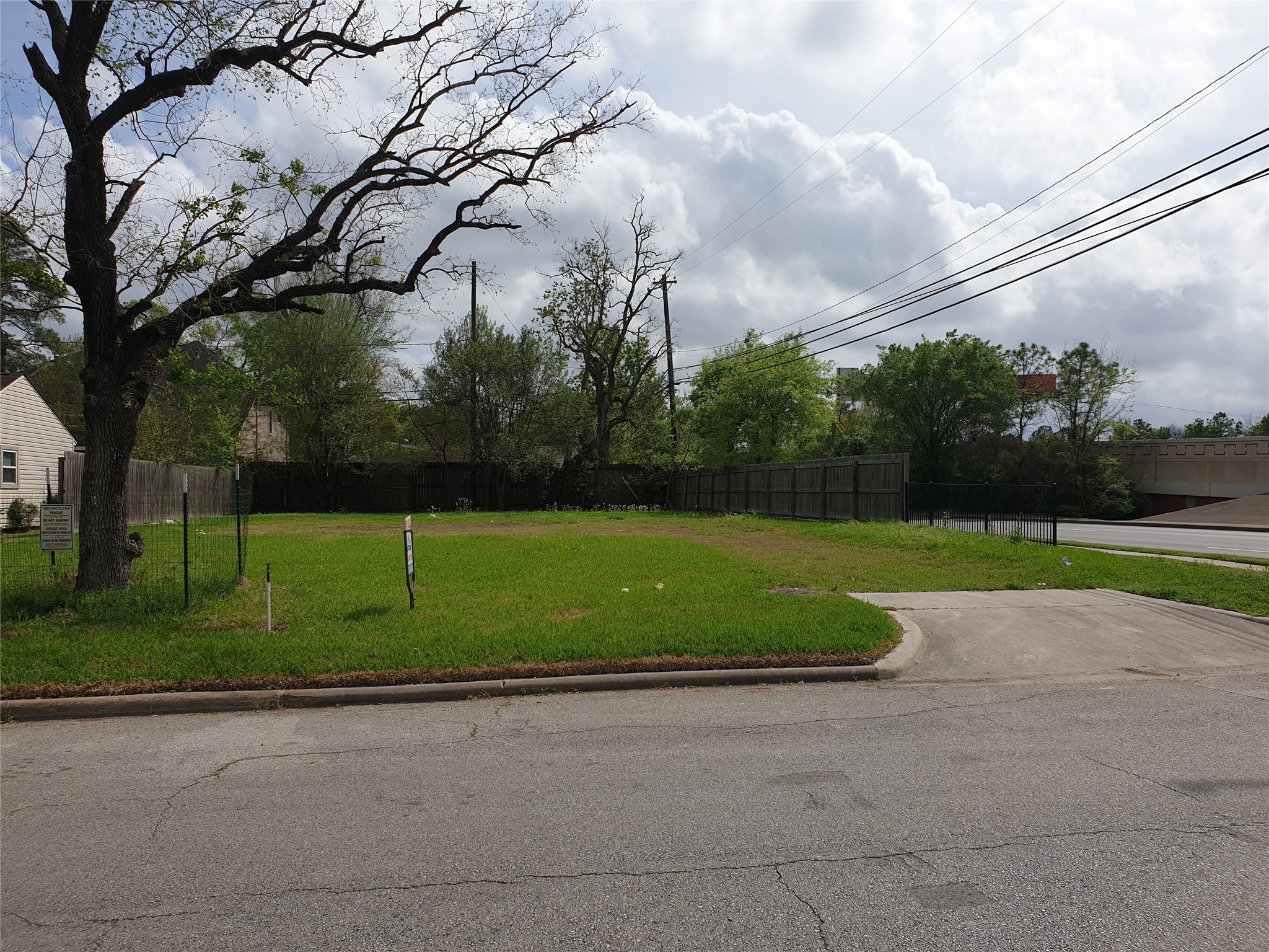 4629 Maple Street Bellaire TX 77401