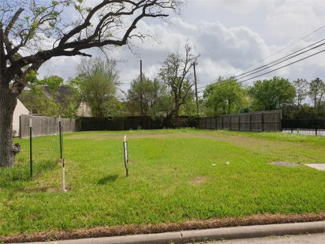 4629 Maple Street Bellaire TX 77401