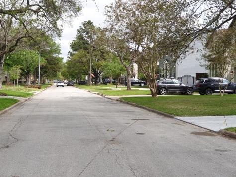 4629 Maple Street Bellaire TX 77401