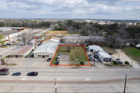 2107 N Main Street Pearland TX 77581
