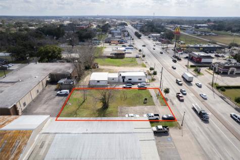 2107 N Main Street Pearland TX 77581
