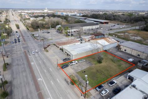 2107 N Main Street Pearland TX 77581