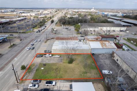 2107 N Main Street Pearland TX 77581